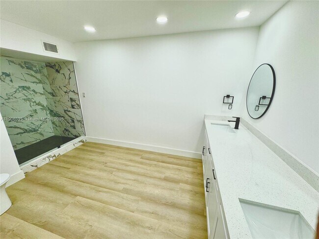 Building Photo - 16401 Bridge End Rd