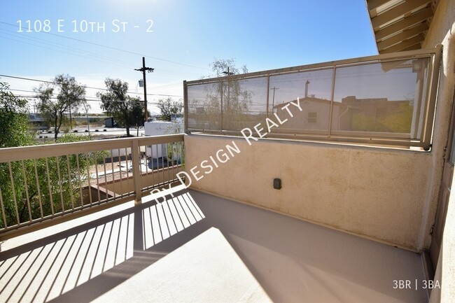 Building Photo - Modern 3 Bed 3 Bath - Less than 1 Mile to ...