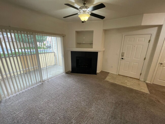 Building Photo - Englewood 2 Bedroom, 2 Bath Condo (Availab...