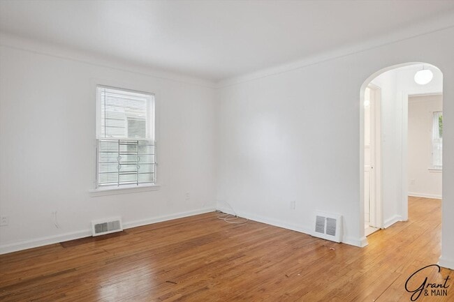 Building Photo - 3 bedroom $1150