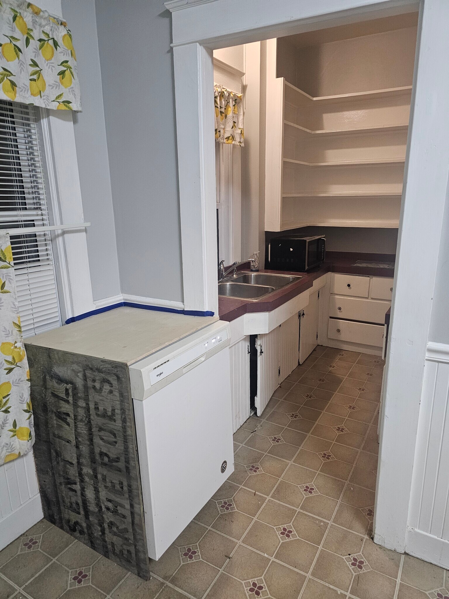 Kitchen - 17 Milner Ave