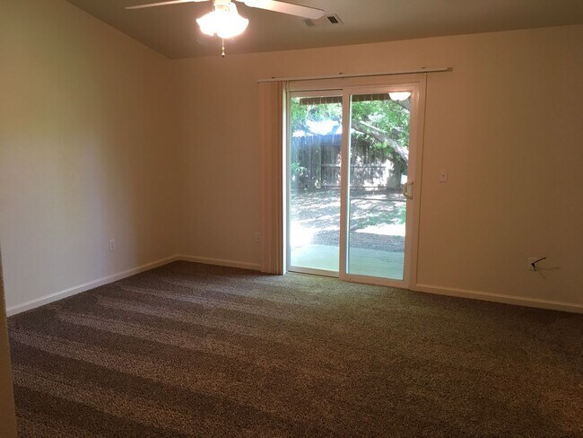 Building Photo - Windsor Estates in Pine Grove!