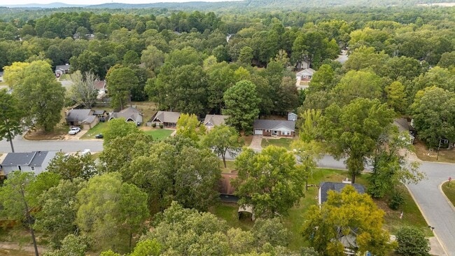 Building Photo - 19 Oak Forest Dr