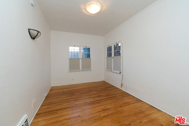 Building Photo - 1117 Longwood Pl