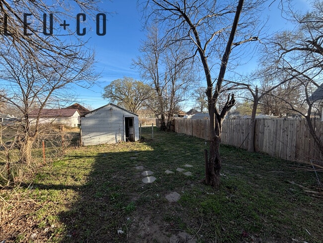 Building Photo - 304 E 8th Ave