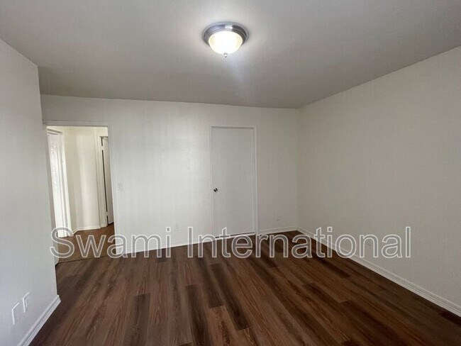 Building Photo - 345 Stepney St