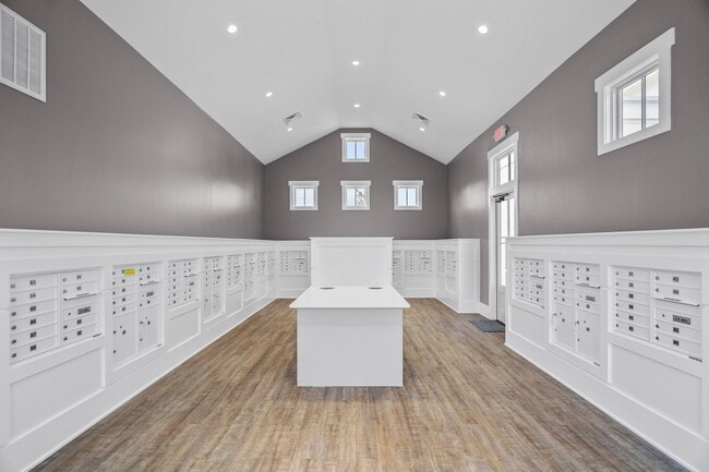 Building Photo - 1509 Newpoint Dr