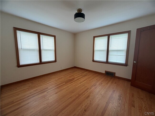 Building Photo - 50 New Hartford St