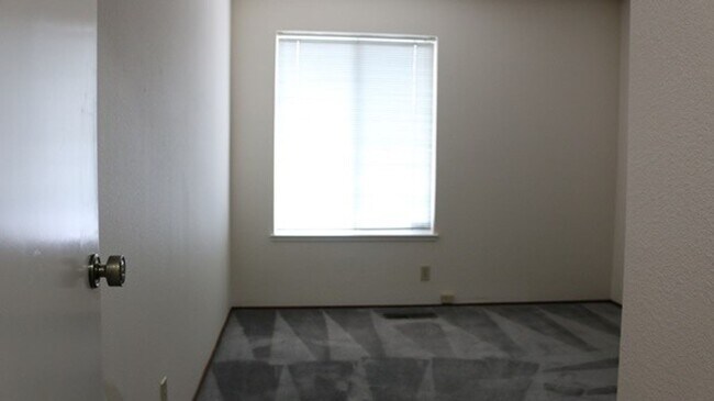 Building Photo - 3591 Woodley Dr