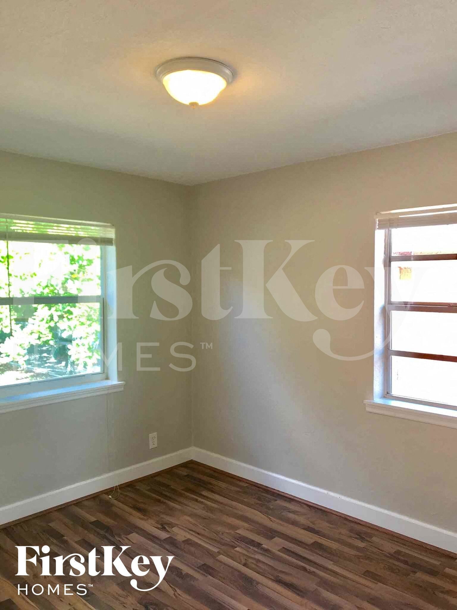 Building Photo - 3057 SW 2nd St