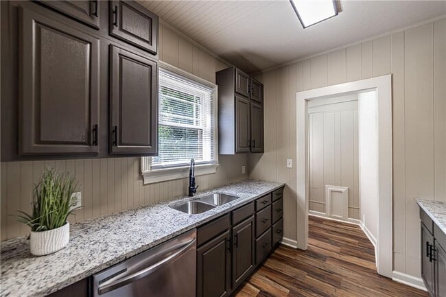 Building Photo - 1029 Katherwood Dr SW
