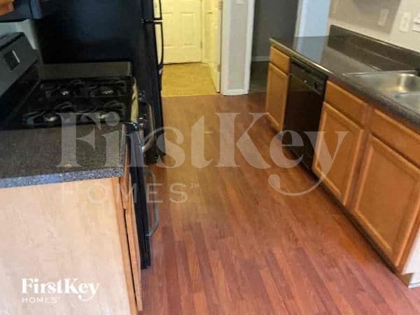 Building Photo - 736 Shadow Lake Dr