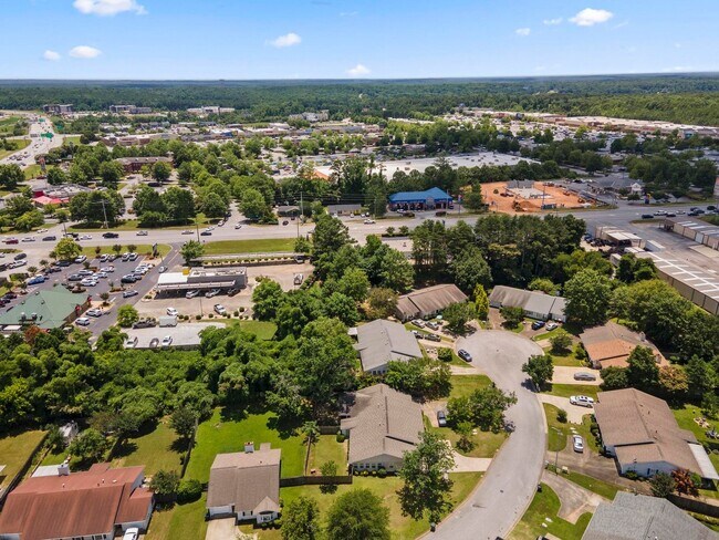 Building Photo - 3/2 Duplex Close to Tiger Town- Available ...