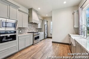 Building Photo - 661 inner