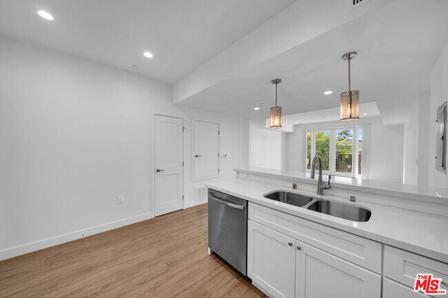 Building Photo - 4114 Vantage Ave