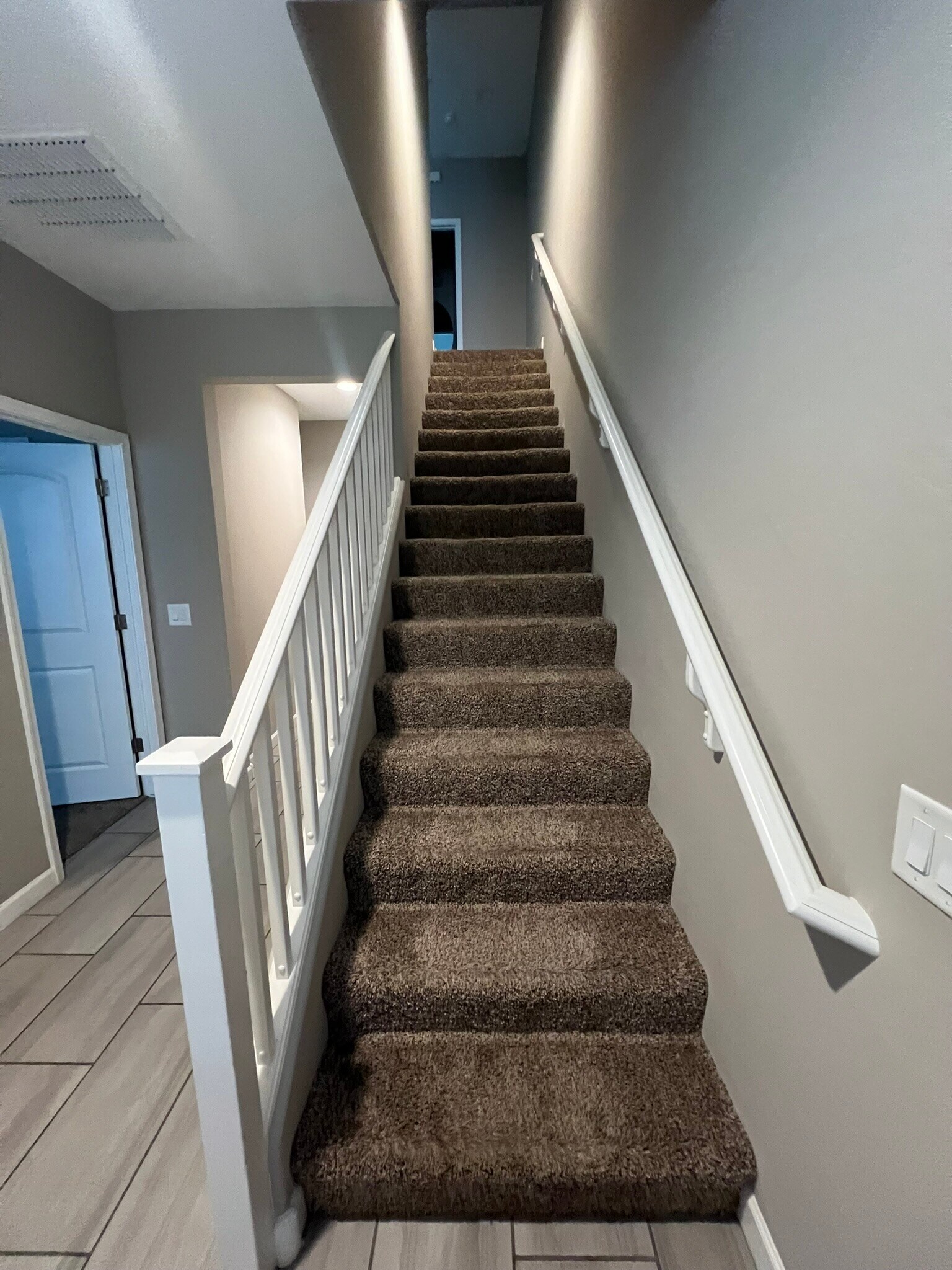 Building Photo - 1255 N Arizona Ave