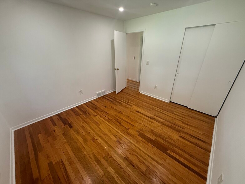 Back right bedroom - 6095 S Mohawk Ave