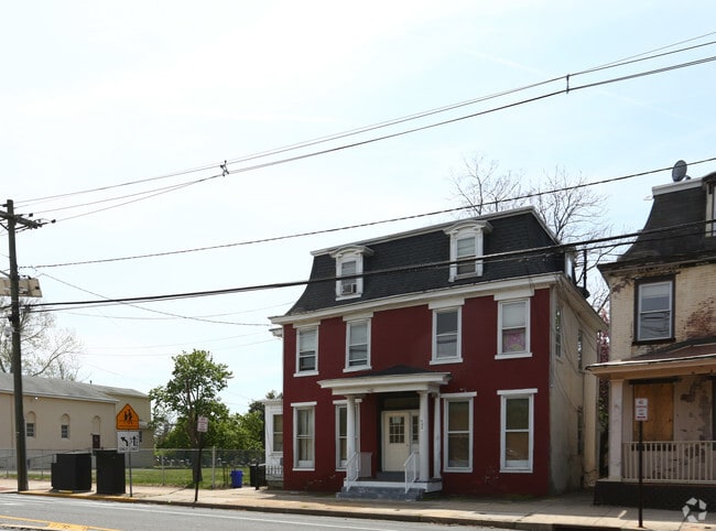 Building Photo - 352 E Broad St