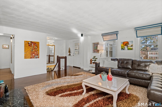 Building Photo - 1701 Boulevard