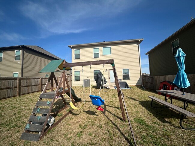 Building Photo - **Move in with NO SECURITY DEPOSIT**11612 Winston Dr - Available NOW! $100 Off First 2 Months!  –...