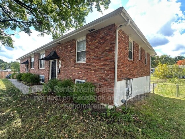 Building Photo - 710 NW Mock Ave