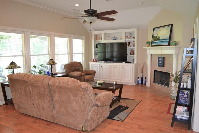 Building Photo - 3618 Country Club Blvd