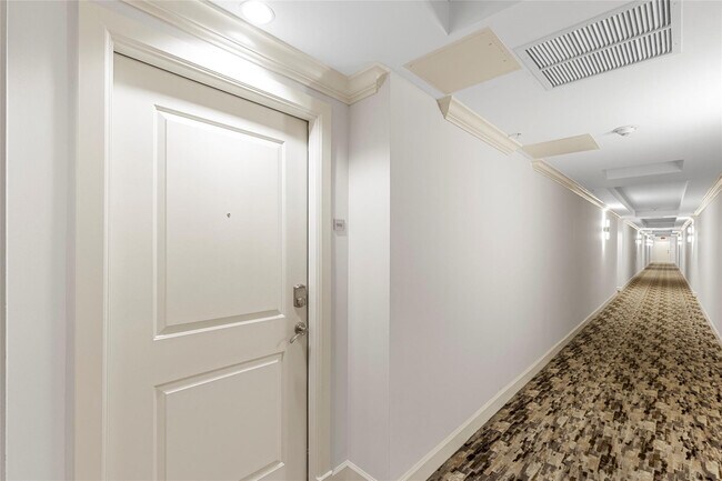 Building Photo - 511 SE 5 Ave