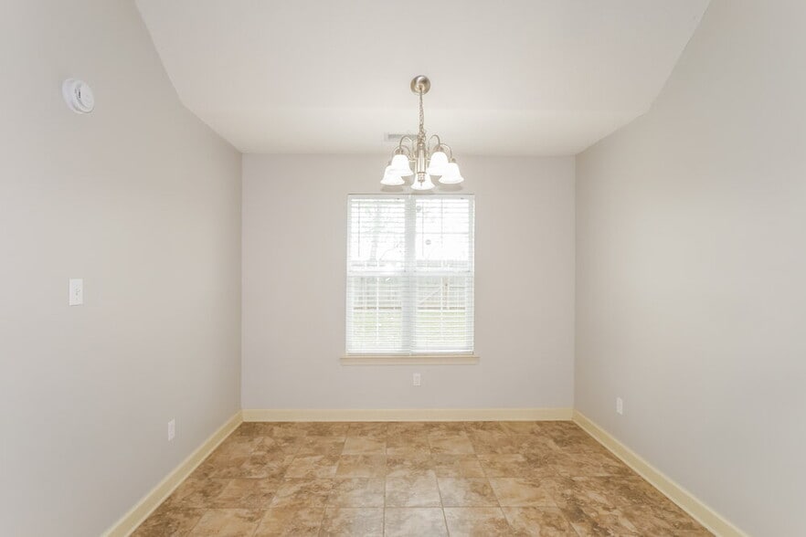 Building Photo - 3835 Farm Pond Cove W