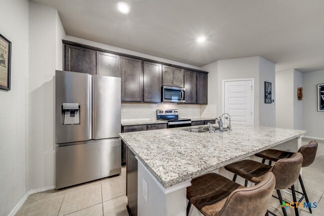 Building Photo - 2421 Ayers Dr