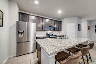 Building Photo - 2421 Ayers Dr