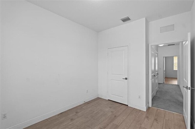 Building Photo - 1102 NW 40th Way