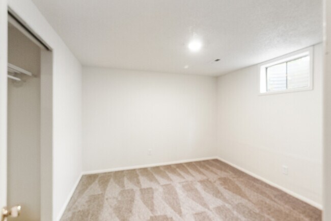 Building Photo - 729 Parkview Mountain Dr