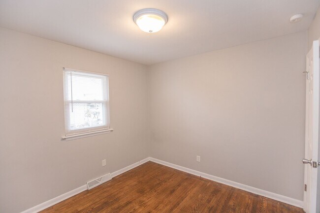 Building Photo - 9275 Hickory St