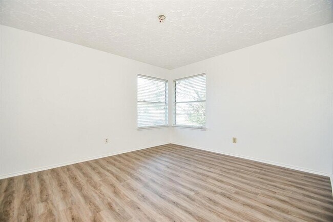 Building Photo - 12311 Grove Meadow Dr
