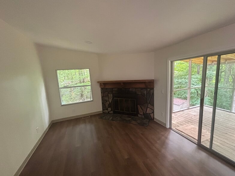 Building Photo - 5 Valleywood Ct