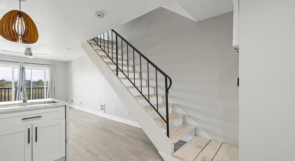 Building Photo - 1111 Seacoast Dr