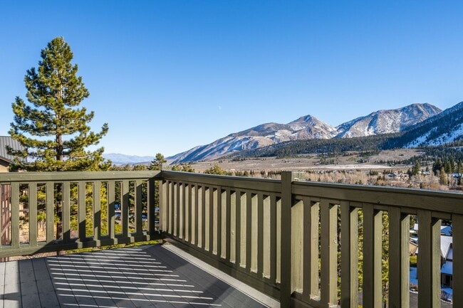 Building Photo - Mountain View Haven