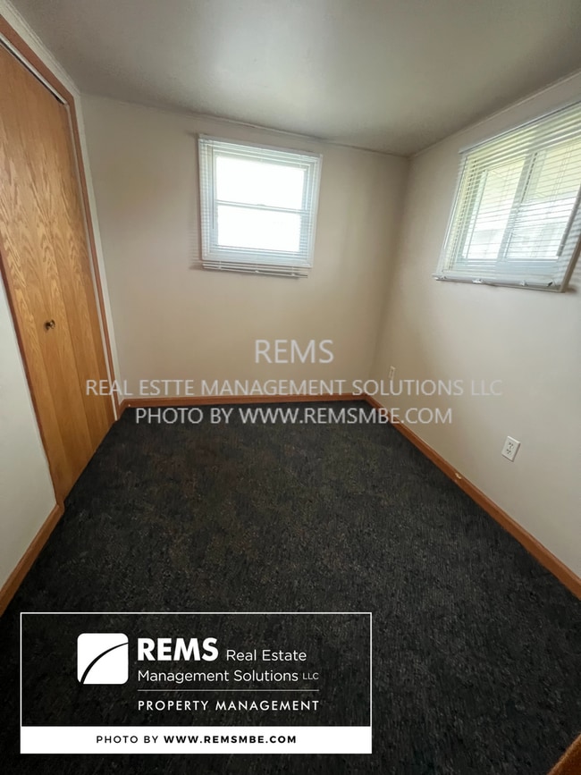 Building Photo - 151 W Adams St