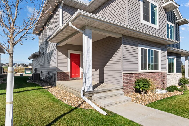 Building Photo - Spacious New Built, Great Location!