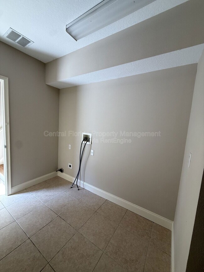 Building Photo - 708 Palenci Ct
