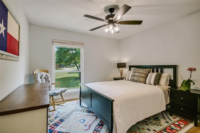 Building Photo - 6802 Rio Bravo Ln