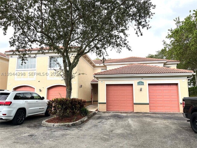 Building Photo - 2490 Centergate Dr