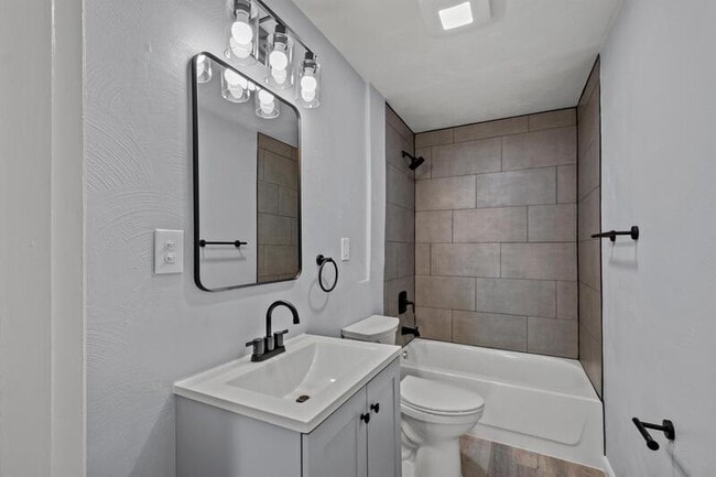 Building Photo - 138 Linnview Ave