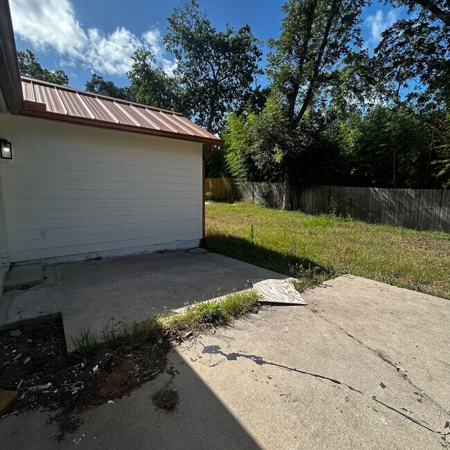 Building Photo - 1005 W MLK #B