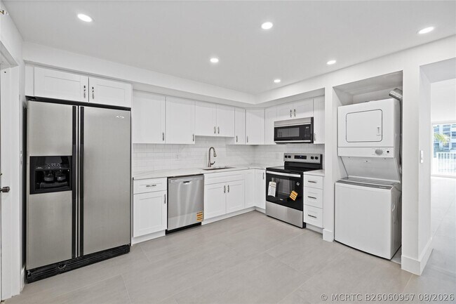 Building Photo - 1360 S Ocean Blvd