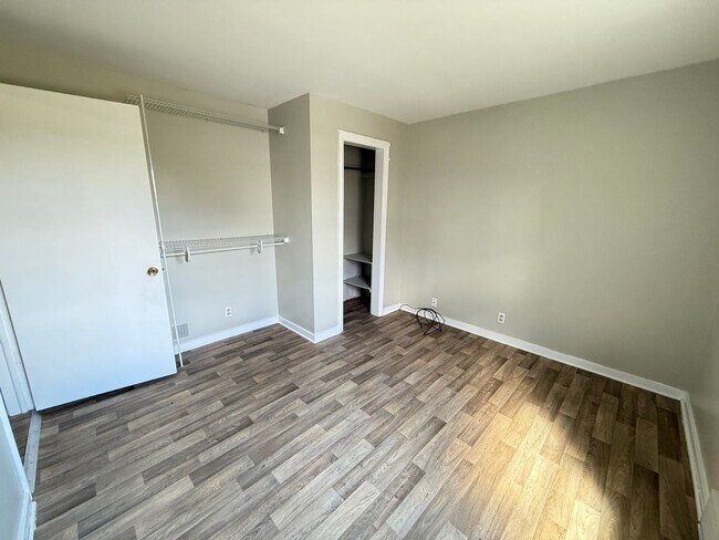 Building Photo - 5680 Park Dr