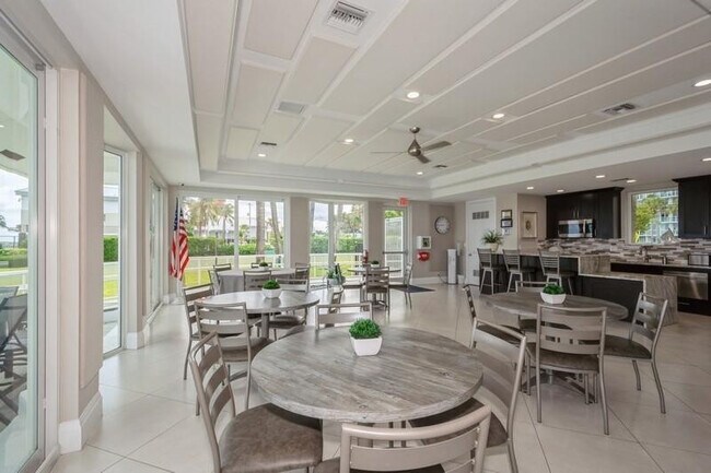 Building Photo - 333 NE 21st Ave