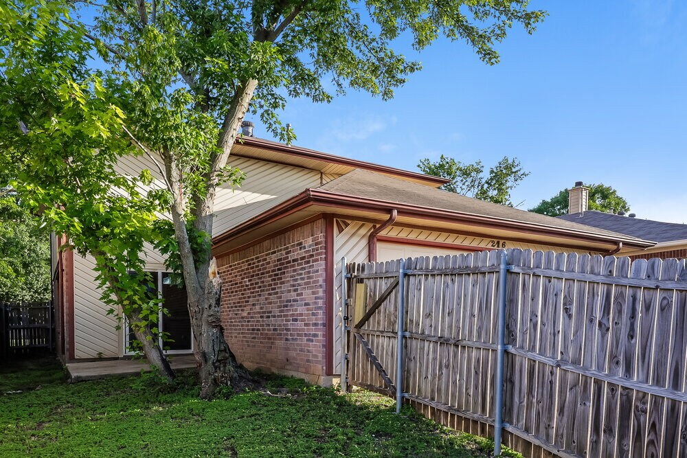 Building Photo - 216 High Pointe Ln