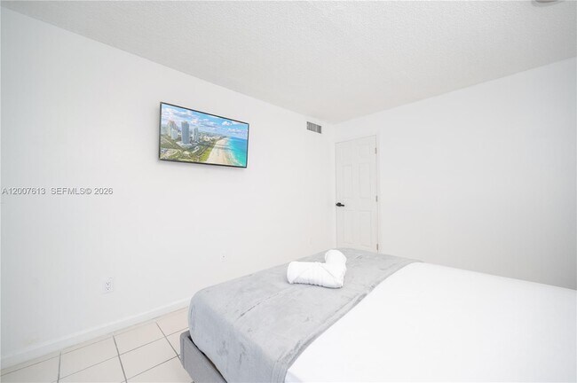 Building Photo - 500 NE 26th St