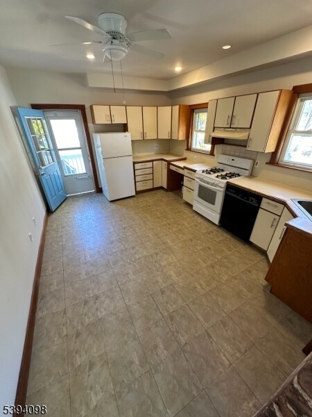 Building Photo - 88 Bay St